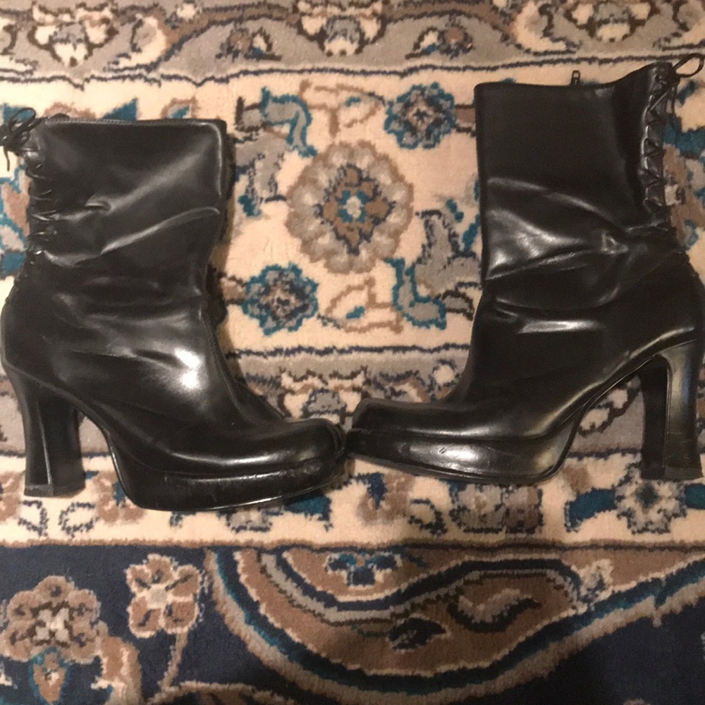 Black platform heels! 🖤